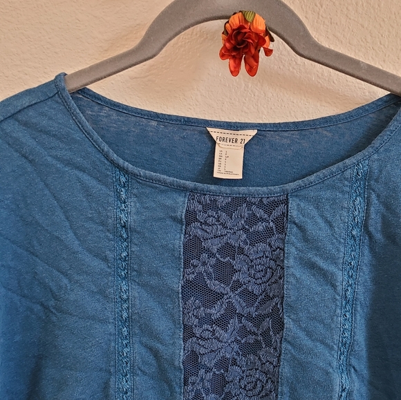 Blue crop top with lace, size S - Picture 2 of 4